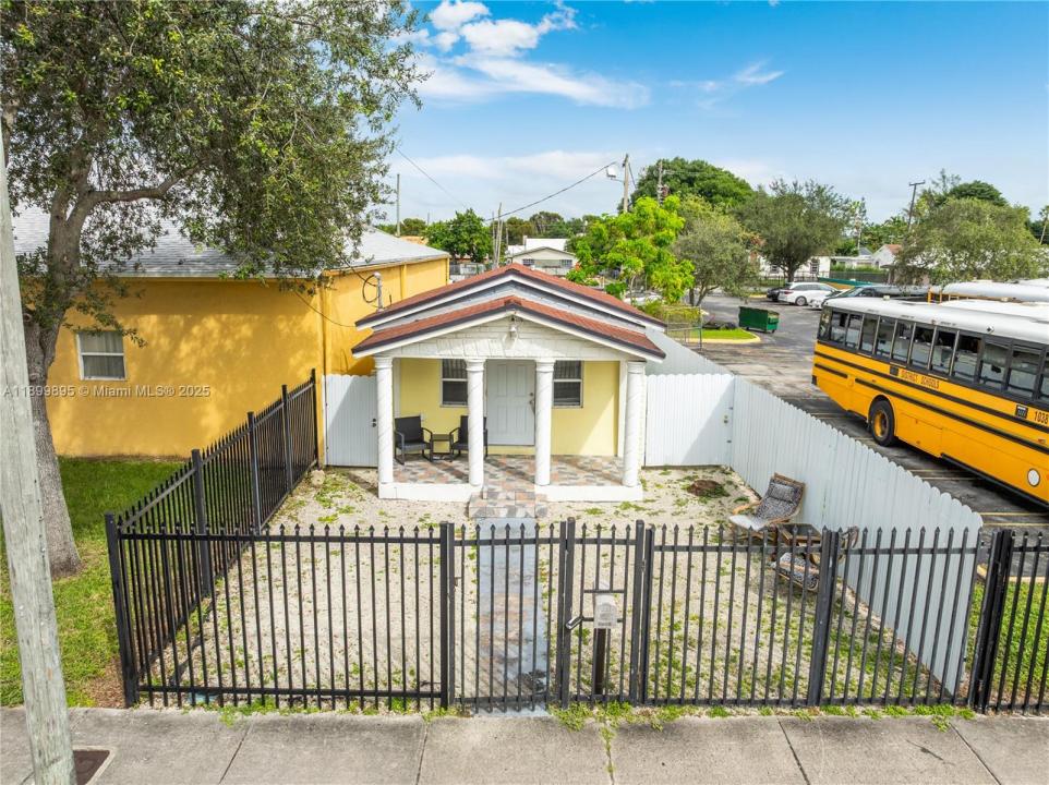 1629 NW 43rd St, Miami, Флорида 33142, Соединенные Штаты