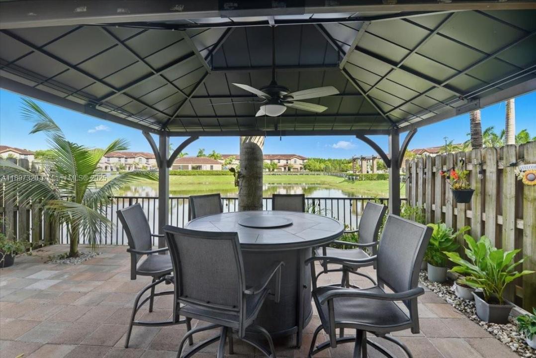 8929 NW 183rd St, Hialeah, Florida 33018, HOA KỲ