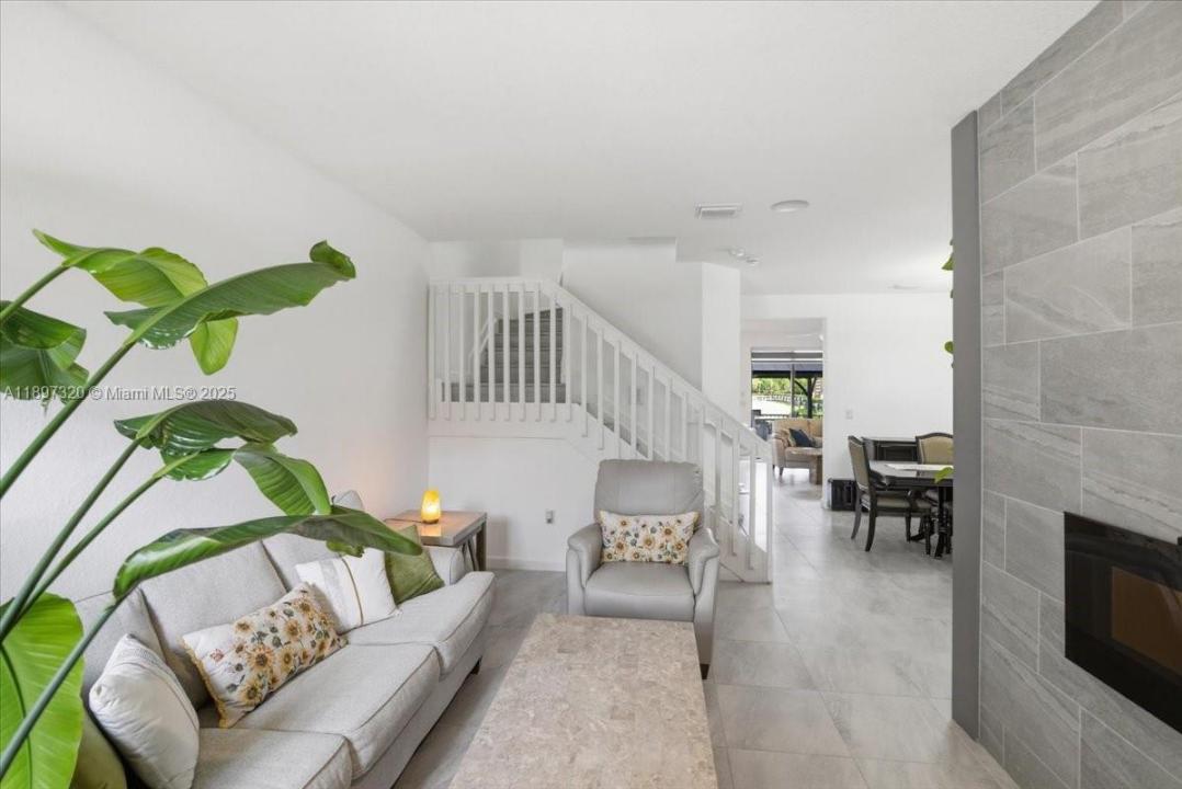 8929 NW 183rd St, Hialeah, Florida 33018, HOA KỲ