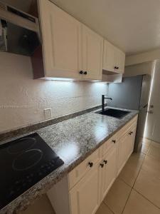 2660 NE 212th Ter R, Miami, Florida 33180, USA