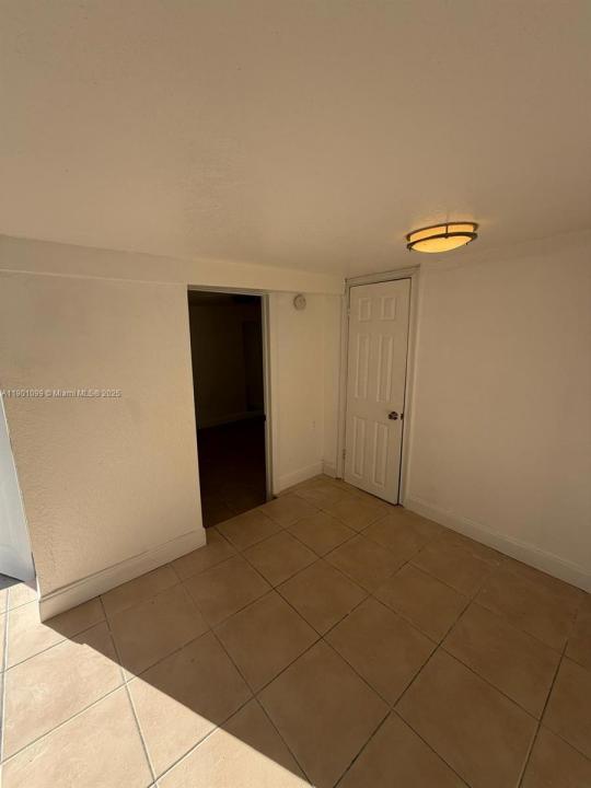 2660 NE 212th Ter R, Miami, فلوريدا 33180, الولايات المتحدة
