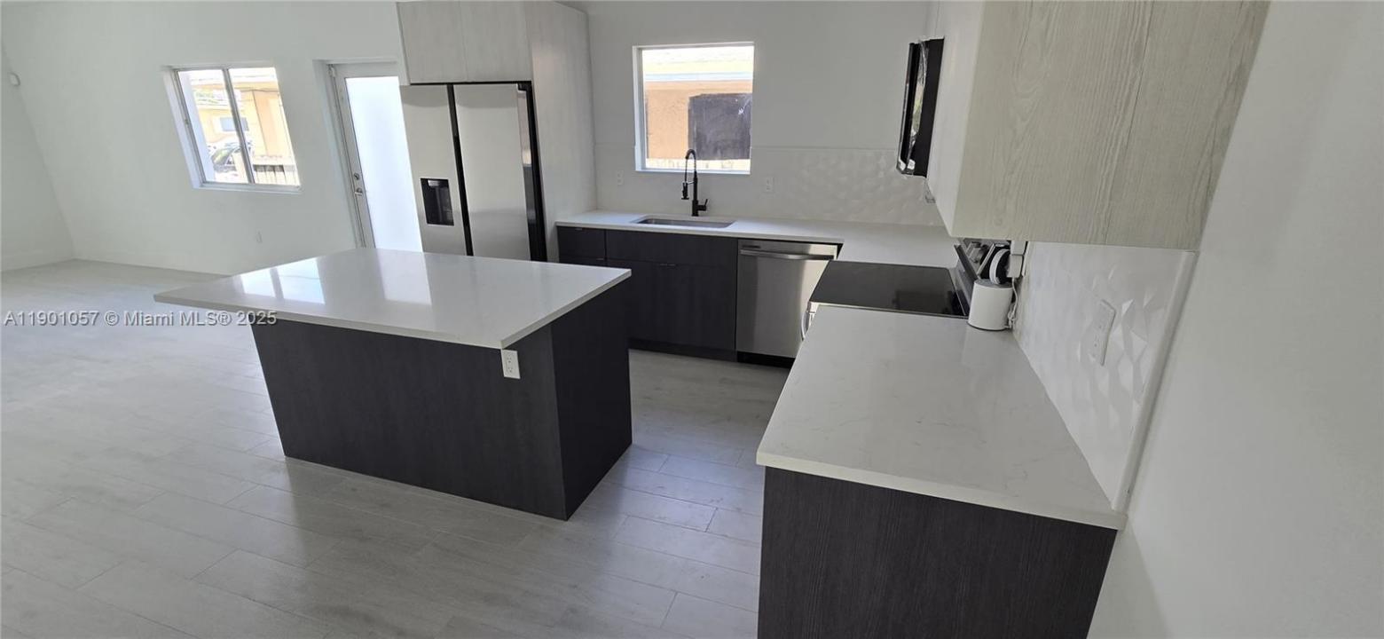 6820 NW 6th Ct, Miami, Флорида 33150, Соединенные Штаты