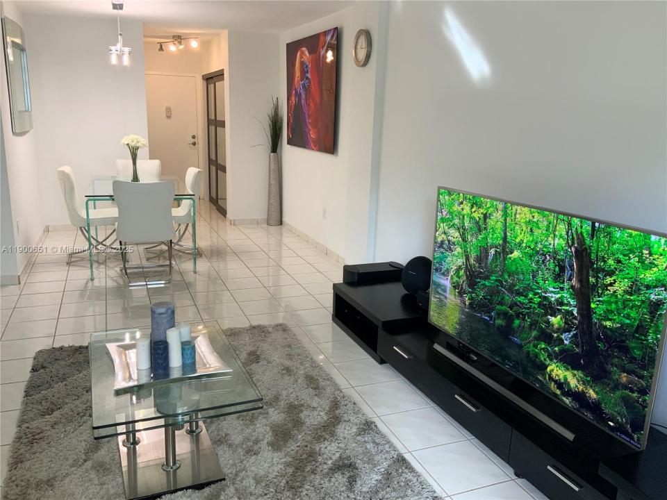 1130 11th St 3E, Miami Beach, Флорида 33139, Соединенные Штаты