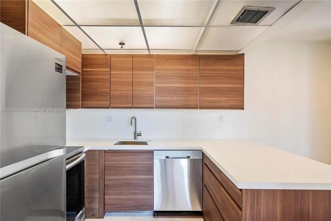 17890 W Dixie Hwy 606, North Miami Beach, Floride 33160, États-Unis