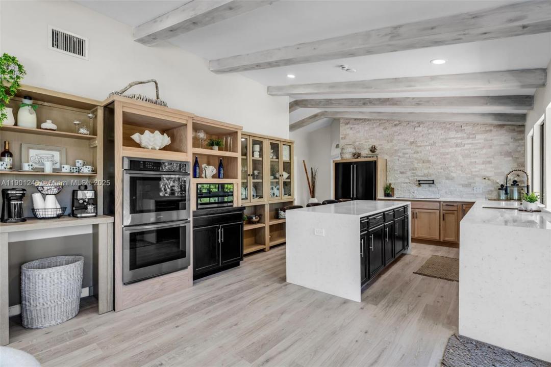 516 NE 6th Ave, Deerfield Beach, פלורידה 33441, ארצות הברית של אמריקה