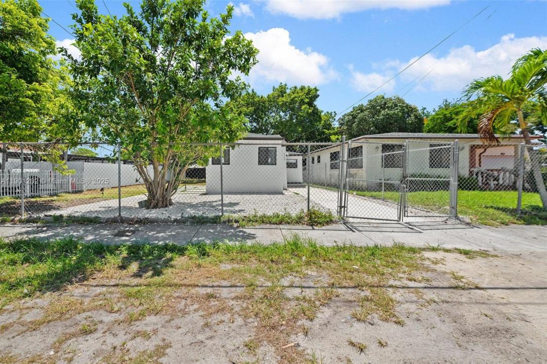 7525 NW 15th Ave, Miami, Florida 33147