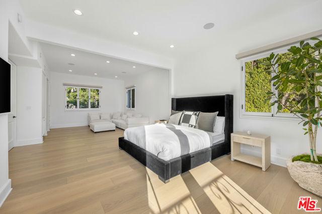 N Doheny Drive, Los Angeles, California 90069