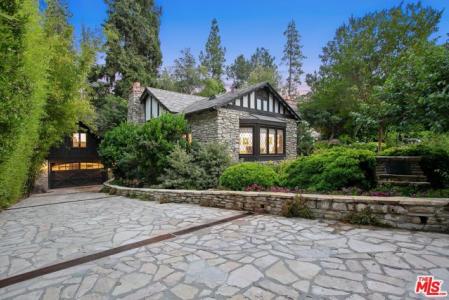 Queen Florence Lane, Woodland Hills, California 91364