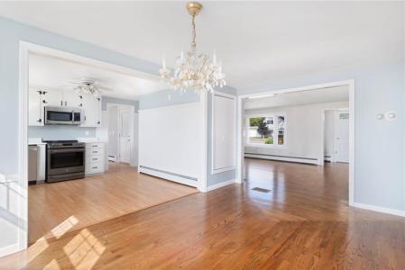 256 School Street, Lincoln, 罗得岛 02865, 美国