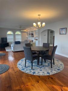 67 Lawrence Court, Tiverton, Rhode Island 02878, Estados Unidos