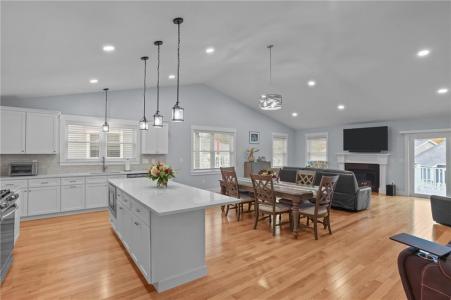 25 Deer Run Crossing 45, Warwick, Rhode Island 02818, USA