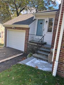 37 Deerfield Road, Cranston, Rhode Island 02920