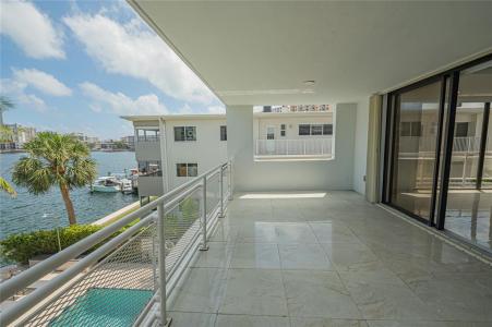 468 Golden Isles Dr 402, Hallandale Beach, Florida 33009