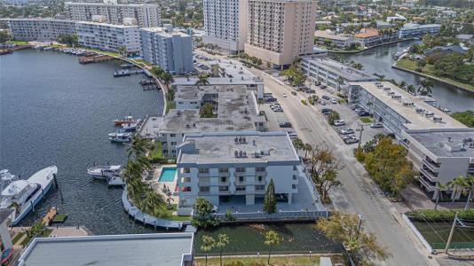 468 Golden Isles Dr 402, Hallandale Beach, Florida 33009