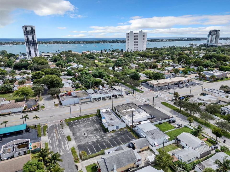 5509 & 5501 Broadway, West Palm Beach, Florida 33407