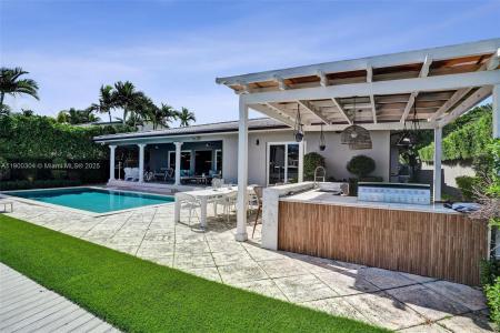 1935 NE 117th Rd, North Miami, Floryda 33181, USA
