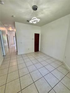 13705 NE 20th Pl 3, North Miami Beach, Florida 33181, USA