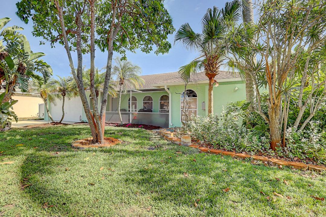 238 SW Grove Avenue, Port Saint Lucie, Florida 34983