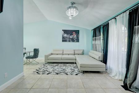 238 SW Grove Avenue, Port Saint Lucie, Флорида 34983, Соединенные Штаты