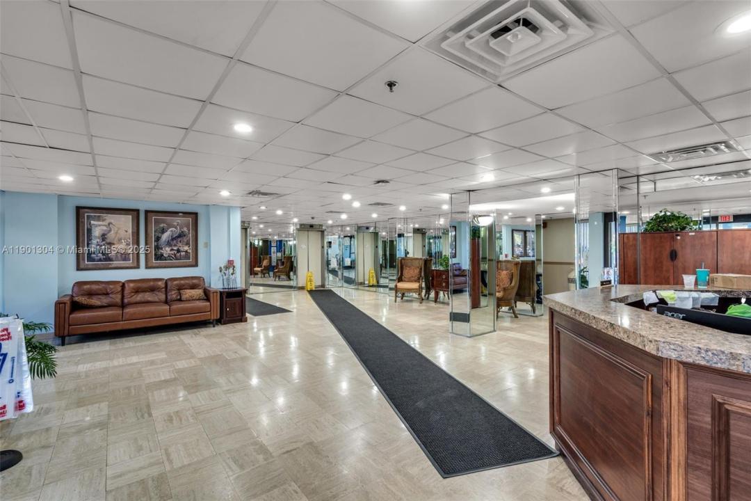 4001 Hillcrest Dr 812, Hollywood, Florida 33021, USA