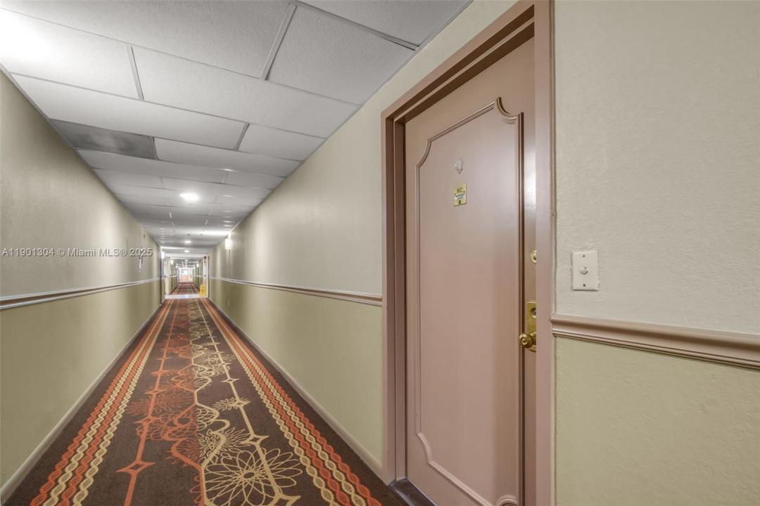 4001 Hillcrest Dr 812, Hollywood, Florida 33021, USA