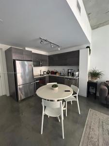 151 SE 1st St 703, Miami, Florida 33131, USA