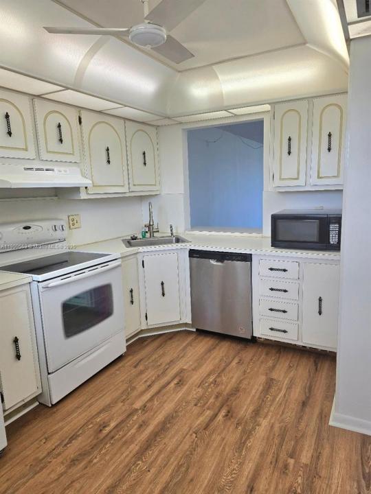 2571 Aragon Blvd 414, Sunrise, Floryda 33322, USA