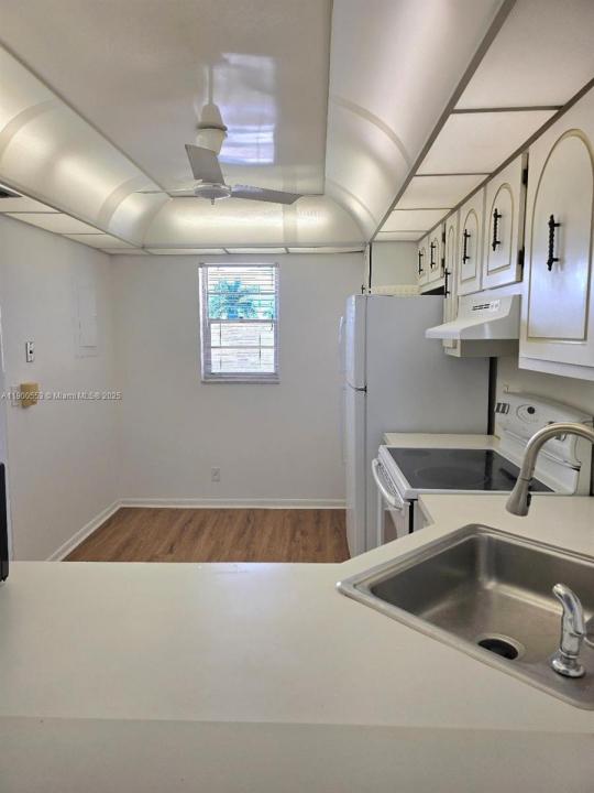 2571 Aragon Blvd 414, Sunrise, Floryda 33322, USA