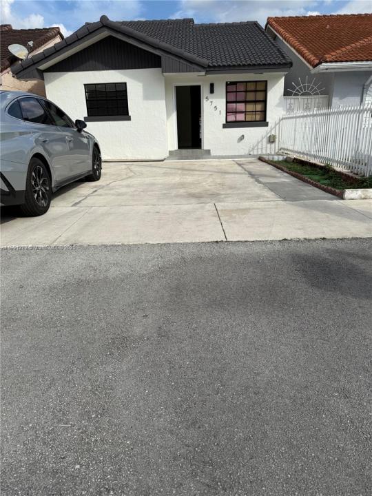 5751 W 21st Ct, Hialeah, Флорида 33016, Соединенные Штаты