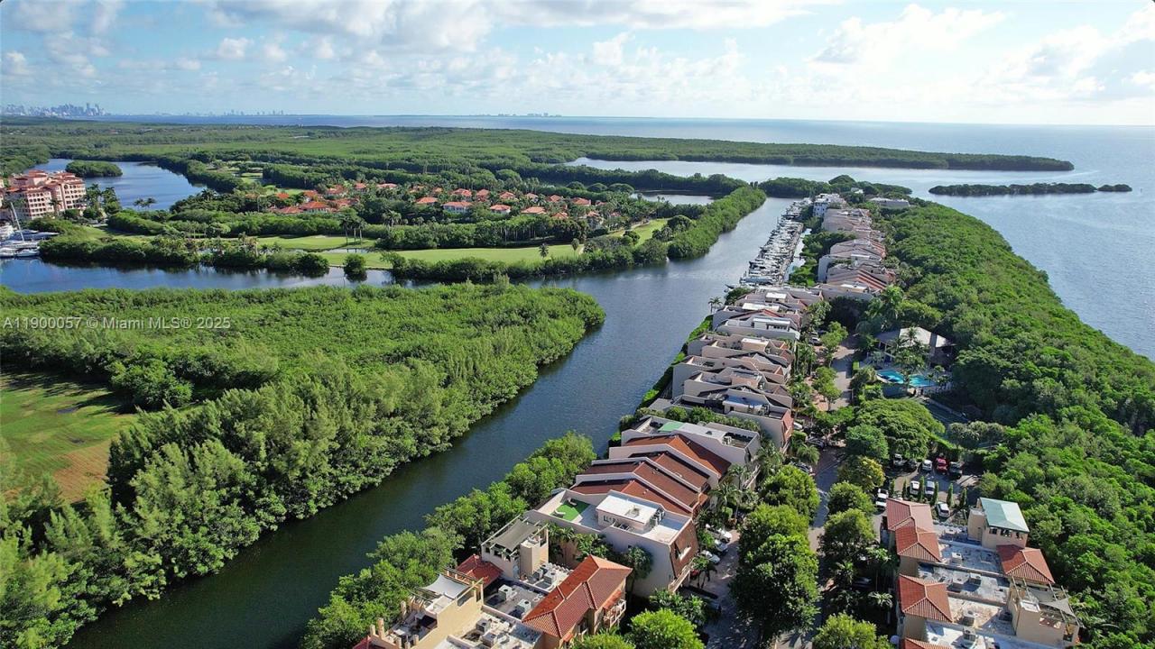 6223 Paradise Point Dr, Palmetto Bay, Florida 33157