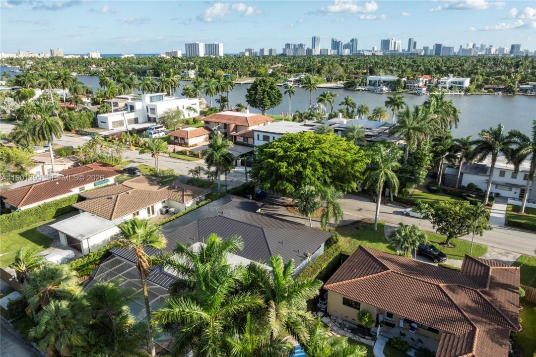 1141 N Northlake Dr, Hollywood, Florida 33019, Stati Uniti