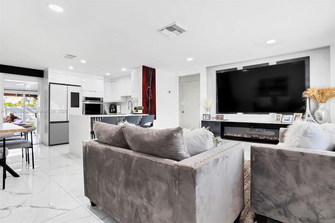 6108 NW 8th St, Margate, Florida 33063