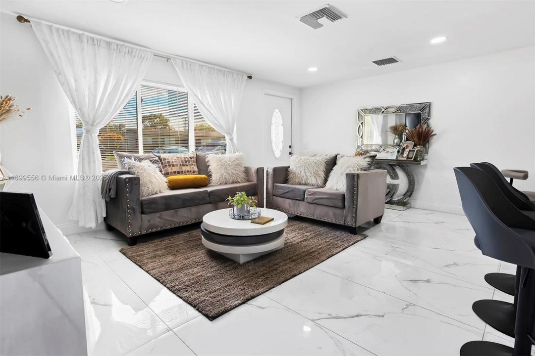 6108 NW 8th St, Margate, Florida 33063