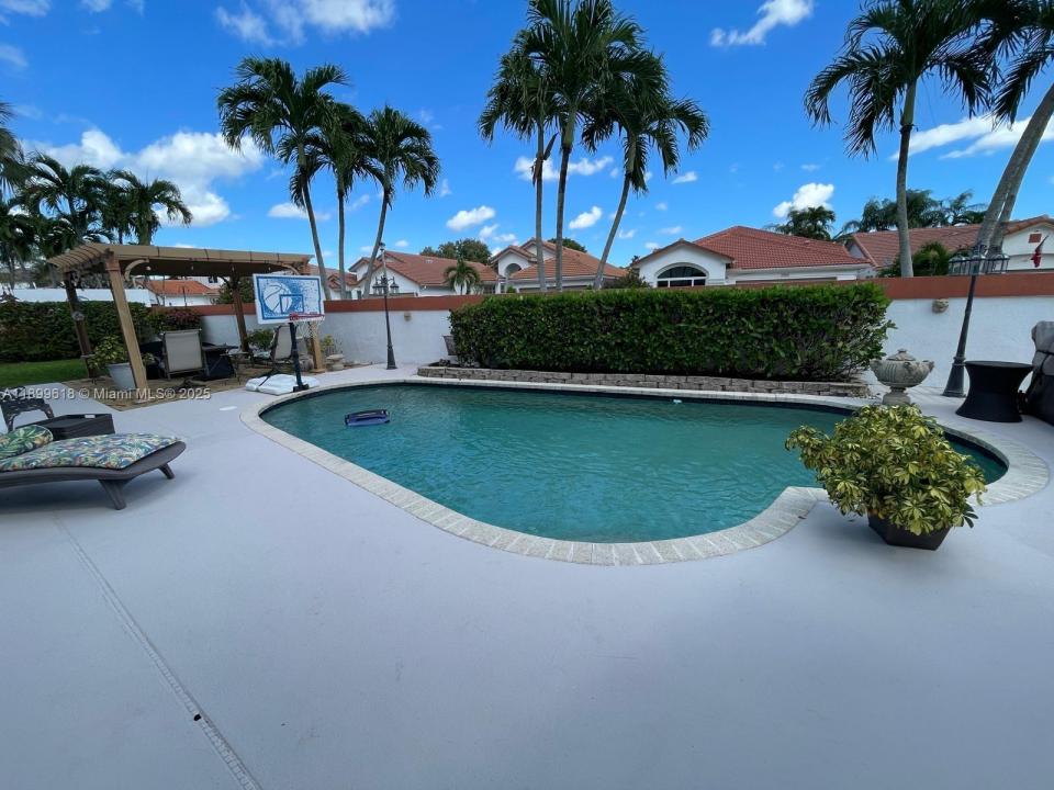 6953 Columbia Ct, Margate, Florida 33063