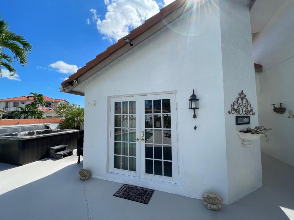 6953 Columbia Ct, Margate, Florida 33063