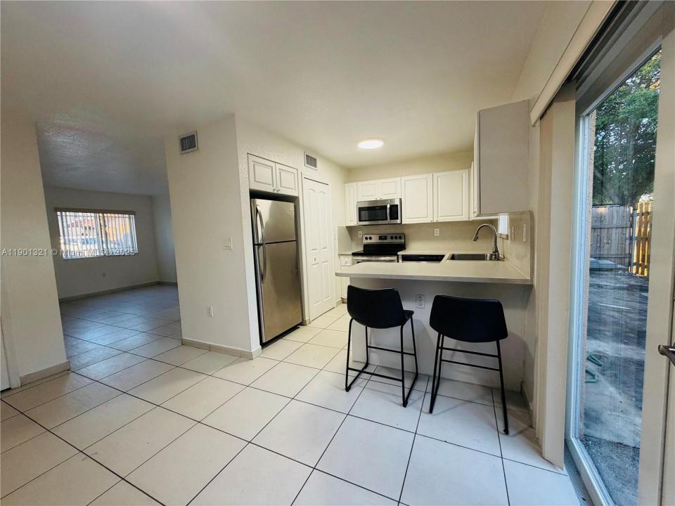 17302 NW 74th Ave 102, Hialeah, פלורידה 33015, ארצות הברית של אמריקה