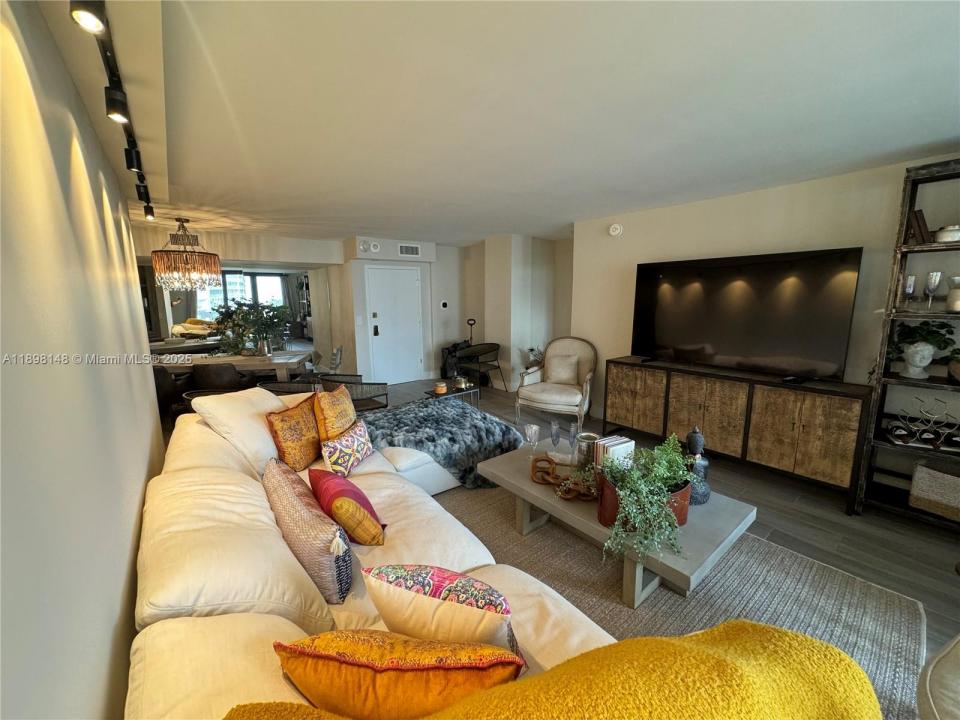 1121 Crandon Blvd E504, Key Biscayne, Florida 33149