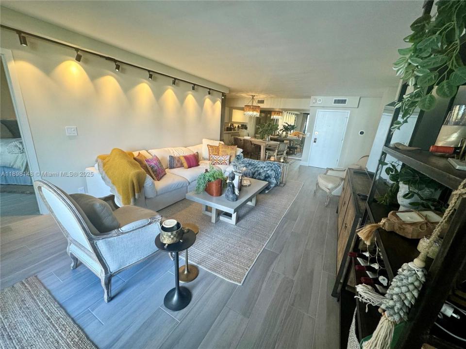 1121 Crandon Blvd E504, Key Biscayne, Florida 33149