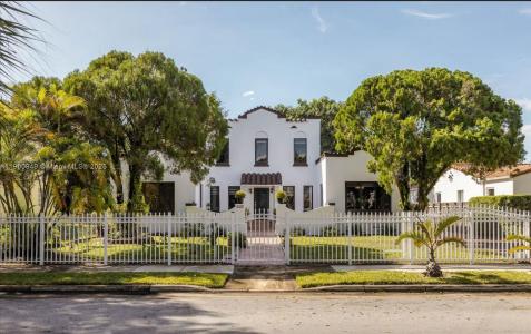 2152 SW 10th St, Miami, Florida 33135, USA