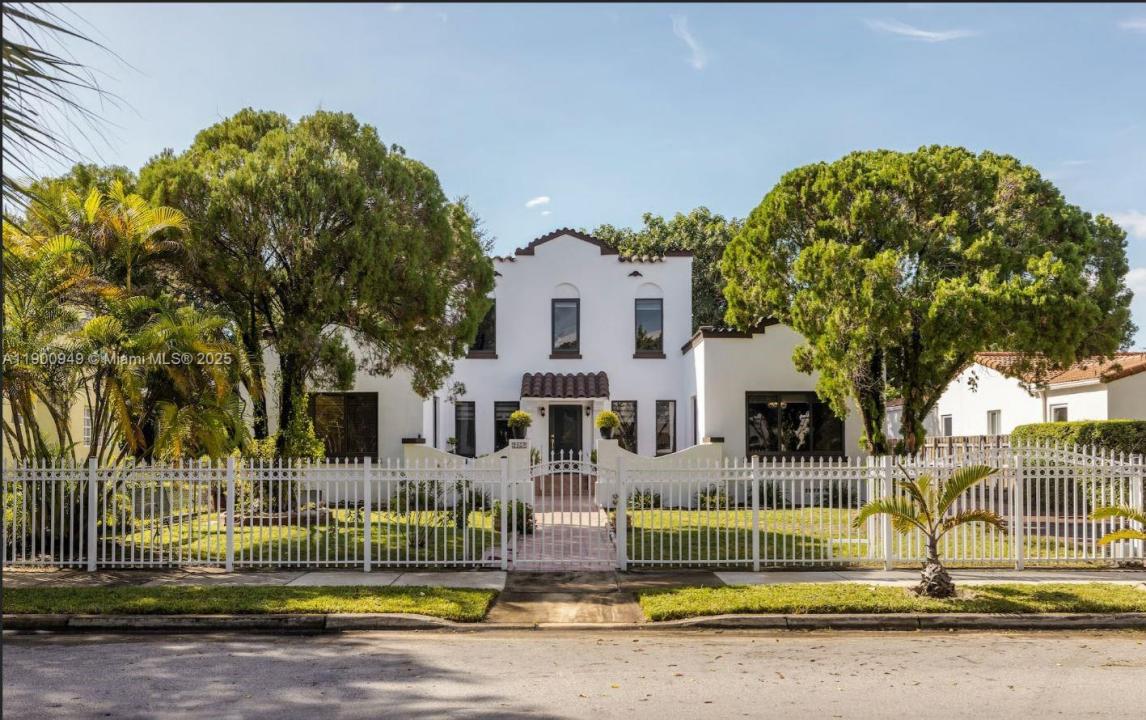 2152 SW 10th St, Miami, Florida 33135