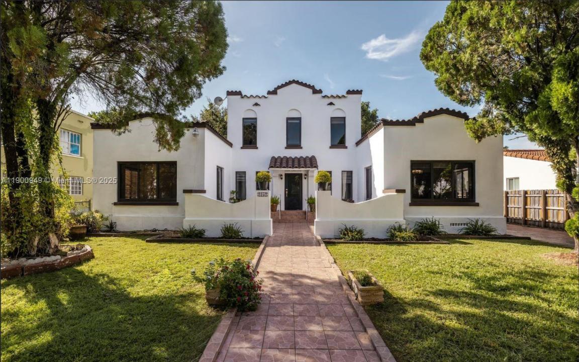 2152 SW 10th St, Miami, Florida 33135