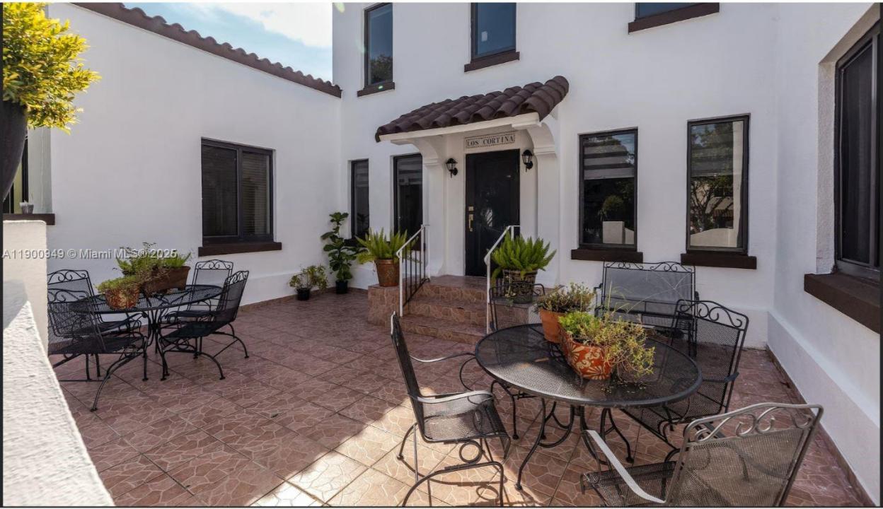 2152 SW 10th St, Miami, Florida 33135