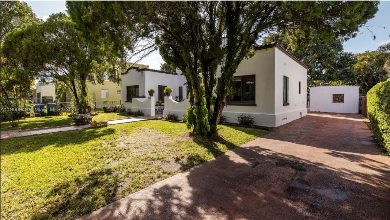 2152 SW 10th St, Miami, Florida 33135