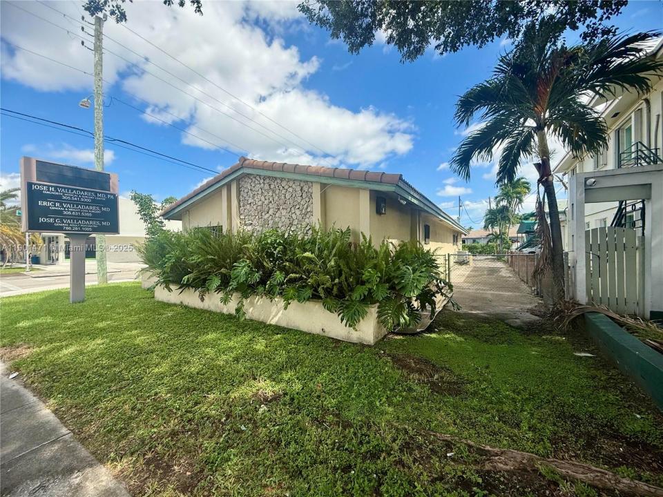 2660 SW 3rd St, Miami, Florida 33135, Estados Unidos