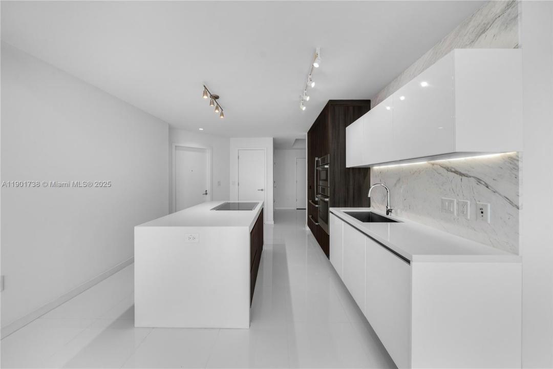 851 NE 1st AVE 2106, Miami, Floride 33132, États-Unis