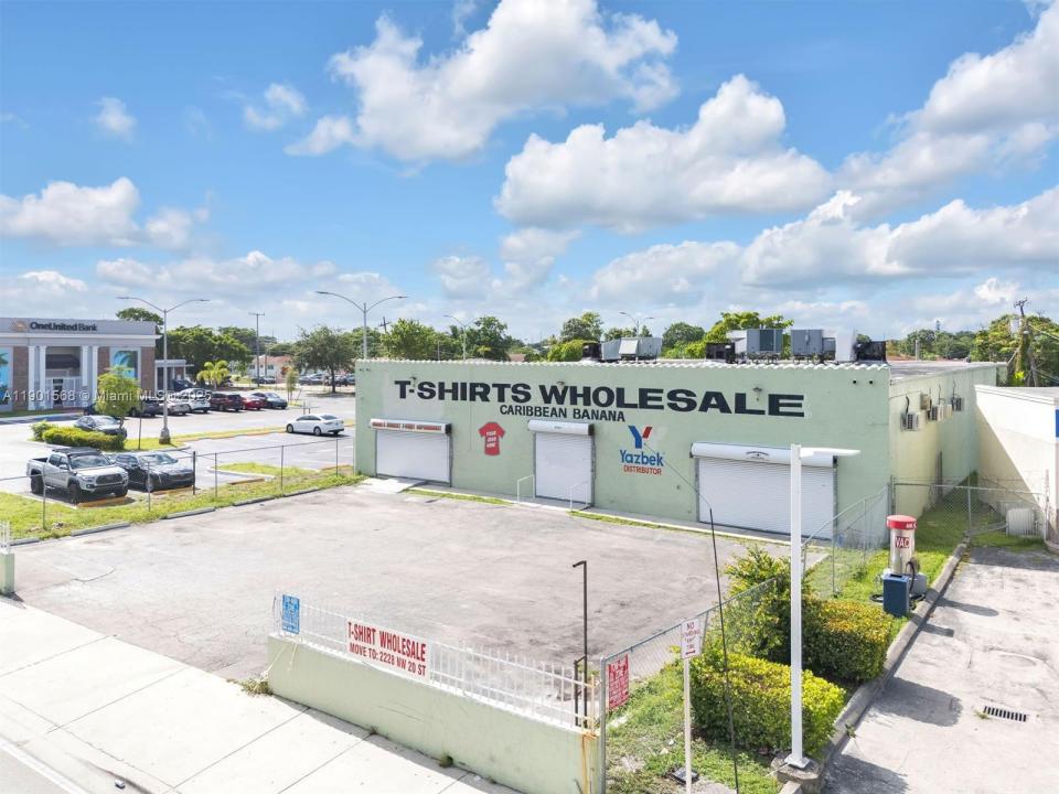 3221 NW 79th St, Miami, Флорида 33147, Соединенные Штаты