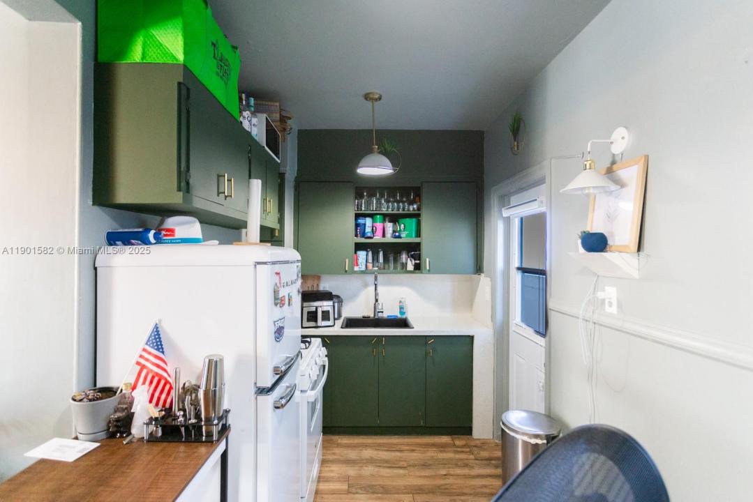 8420 Byron Ave 6, Miami Beach, 佛罗里达州 33141, 美国