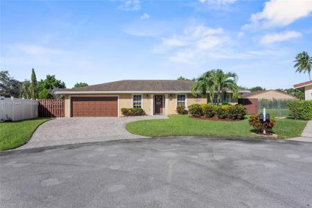 835 W Plantation Cir, Plantation, Florida 33324, USA