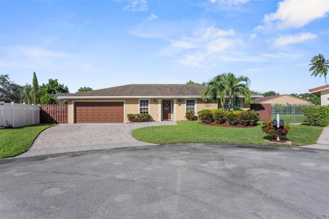 835 W Plantation Cir, Plantation, Florida 33324