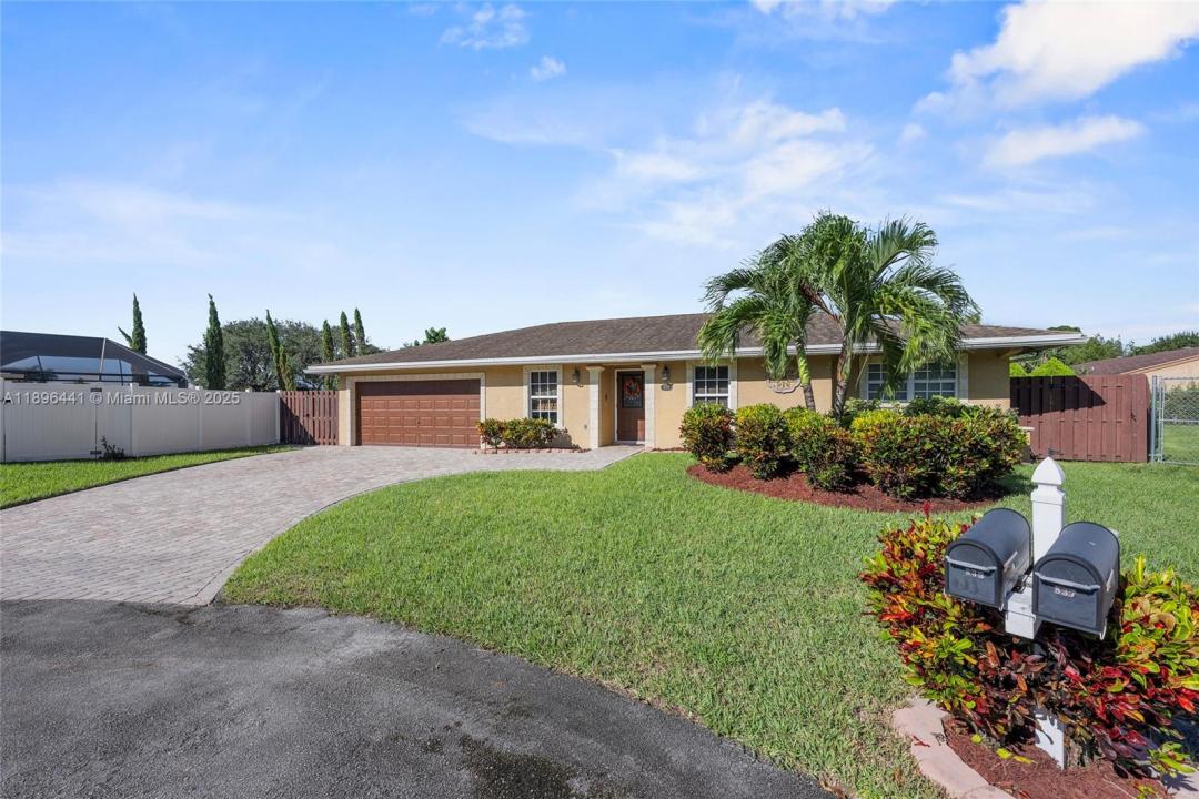 835 W Plantation Cir, Plantation, Florida 33324